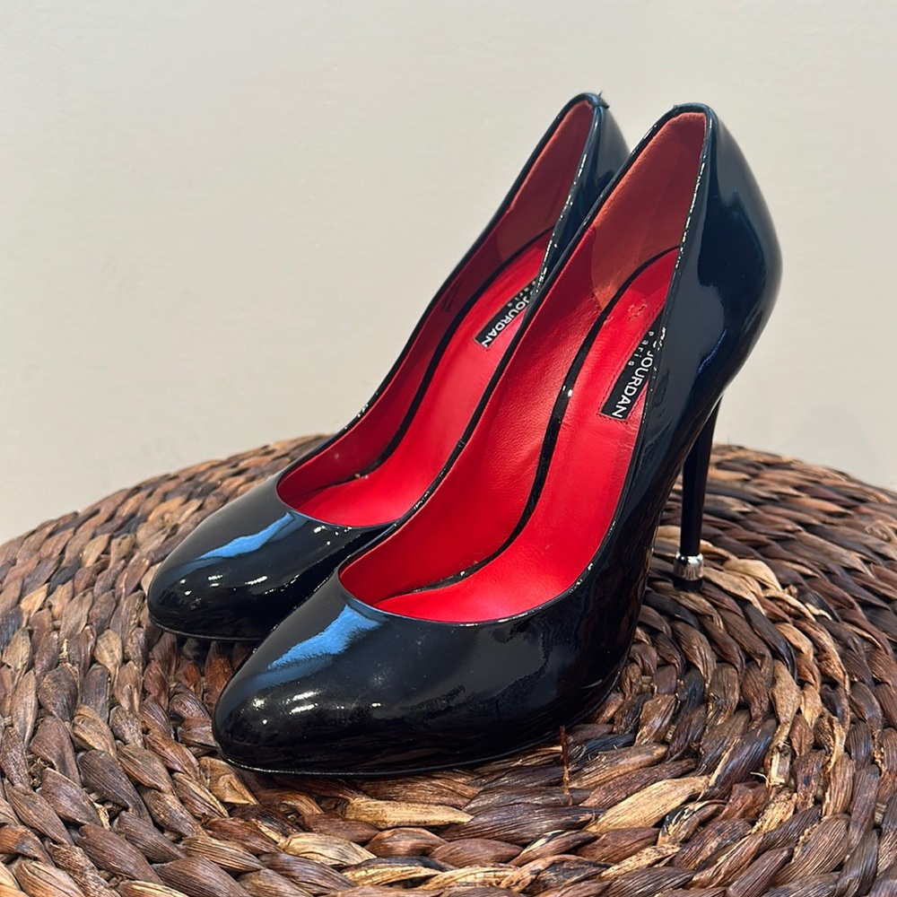 Charles Jourdan Paris patent leather pumps 8.5